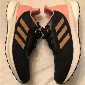 Woman Adidas Astrarun size 9